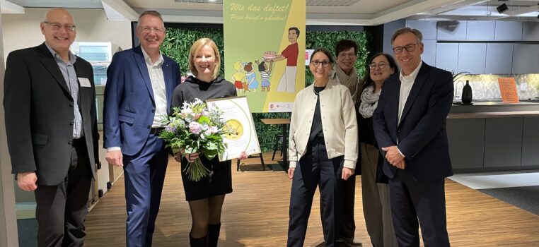 Goldener Kinderwagen für Möbel Fischer