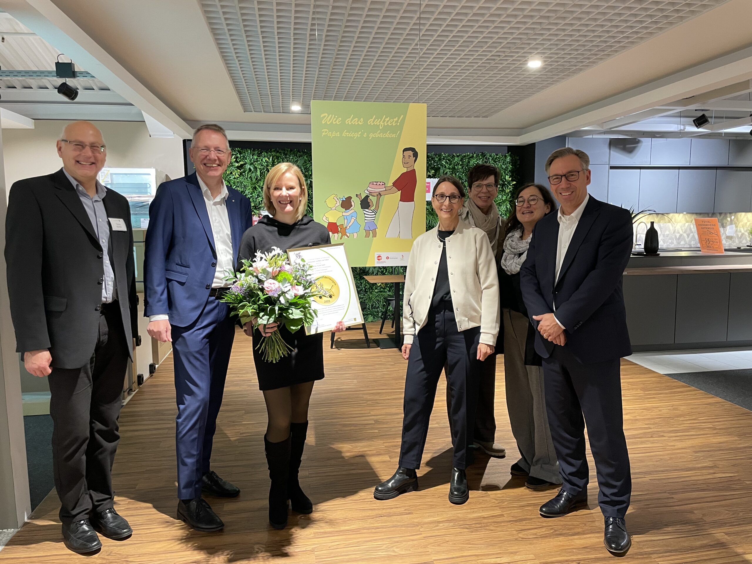 Goldener Kinderwagen für Möbel Fischer